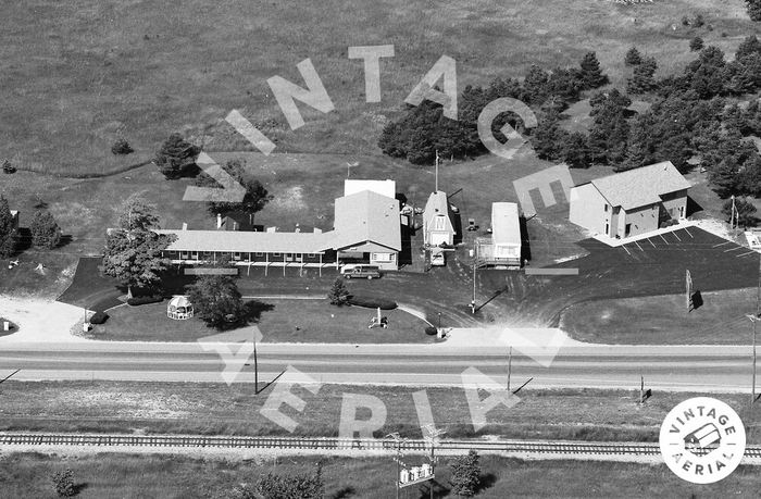 Pleasant Grove Motel (Mancelona Motel) - 1989 Aerial Photo